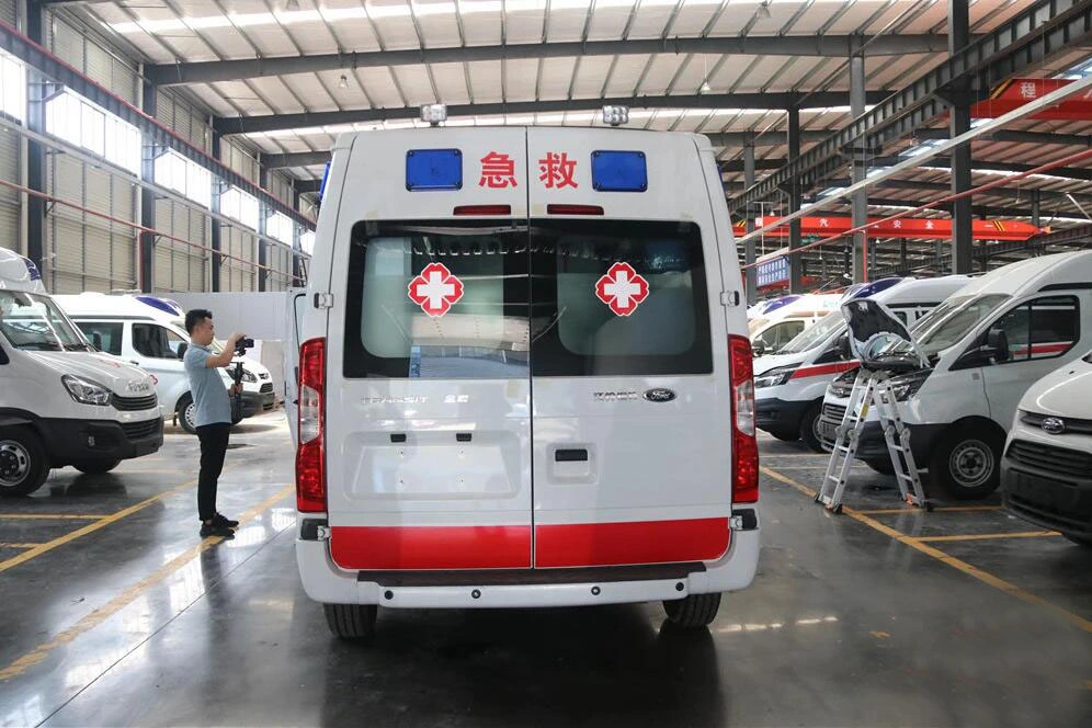 First Aid Hospital ICU Transit Medical Clinic Ambulance Truck for Emergency